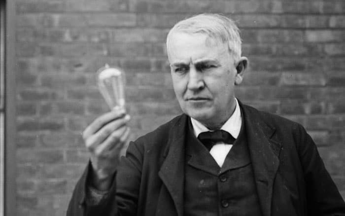 Thomas Alva Edison człowiek dzięki któremu zatarła się granica miedzy dniem a nocą