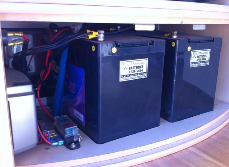 Łączenie akumulatorów szeregowe i równoległe