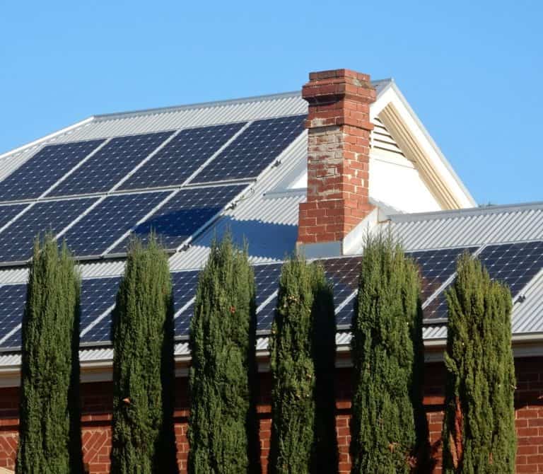 Czy warto montować panele słoneczne?