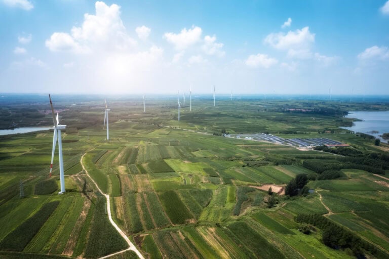 Krajowy Plan Energii i Klimatu. Bruksela surowo ocenia zbyt wolne postępy Polski w celu redukcji emisji CO2