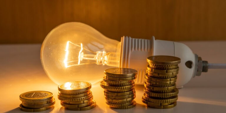 Ceny prądu 2024 – od lipca w górę. O ile wzrosną rachunki Polaków?