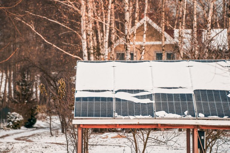 Fotowoltaika zimą: czy panele działają gdy jest śnieg?
