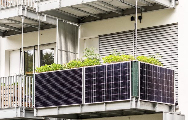 Balkonowe elektrownie słoneczne: montaż krok po kroku