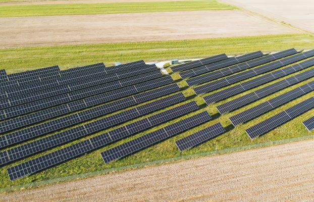 Fotowoltaika w rolnictwie i nawadnianie solarne: praktyczny przewodnik