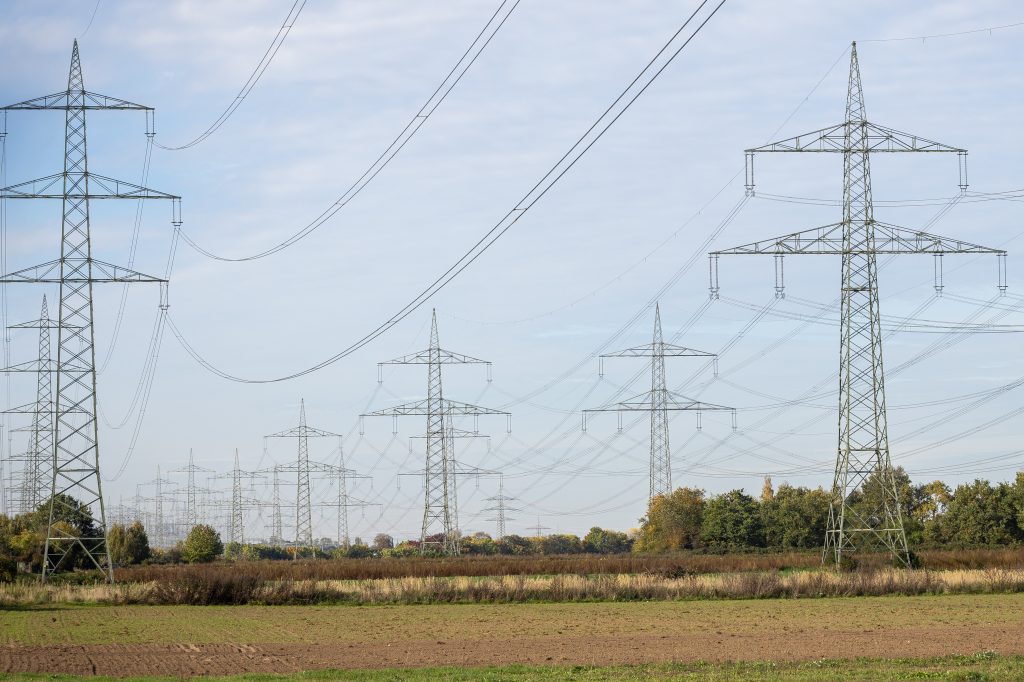 Stabilność sieci energetycznej przy dużym udziale OZE: wyzwania i rozwiązania