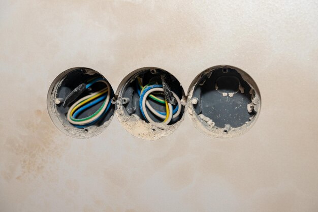 instalacja fotowoltaiczna trójfazowa jednofazowa