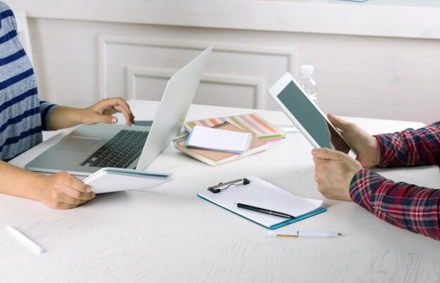 Jak porównywać oferty na fotowoltaikę: ukryte koszty i pułapki w umowach