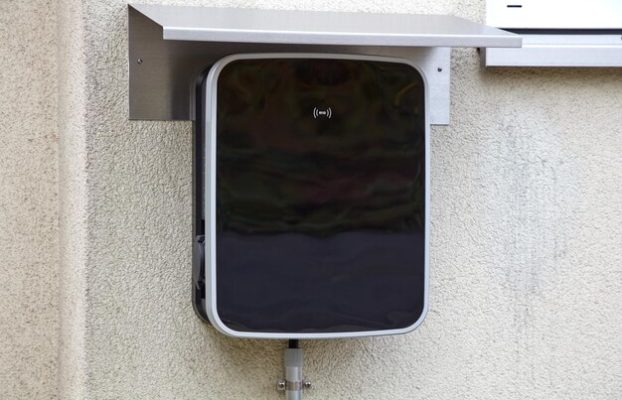 Falowniki hybrydowe SRNE: modele All-in-One do systemów off-grid i hybrydowych