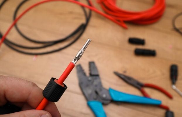 Samodzielny montaż fotowoltaiki: przepisy, ryzyko i kiedy ma sens