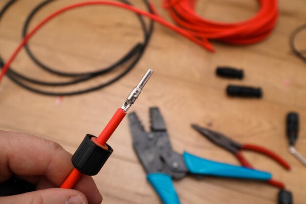 Samodzielny montaż fotowoltaiki: przepisy, ryzyko i kiedy ma sens