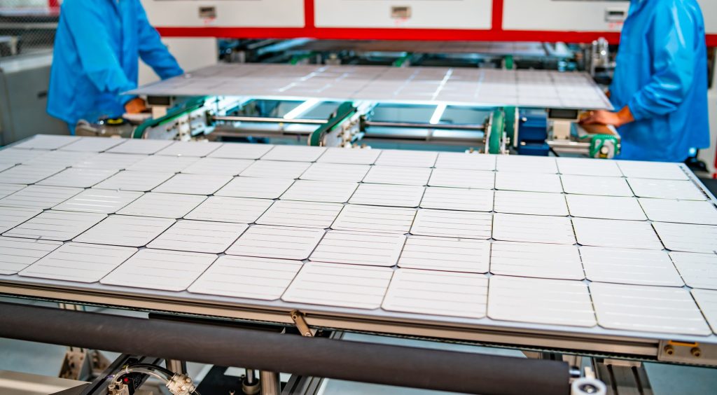 Chińska ekspansja na rynku PV w 2026: Trina Solar, Jinko, Longi i ich strategia w Polsce