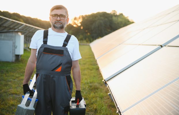 Modernizacja starej instalacji fotowoltaicznej: wymiana falownika i optymalizatorów