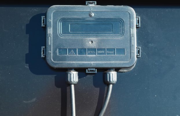 Diody bypass w panelach PV: mały element, duża różnica przy cieniu