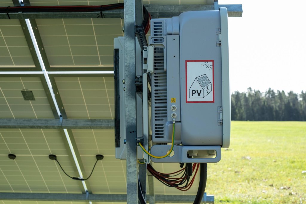 Mikroinwertery PV w 2026: kiedy dopłata ma sens
